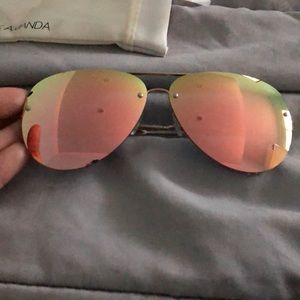 Quay x Amanda Stella collab never worn glasses.